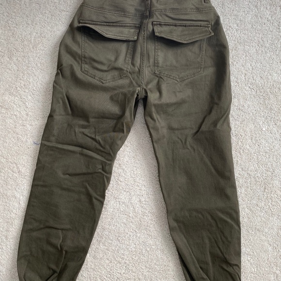 Express cargo pants army green NWOT size 2 - Picture 2 of 8